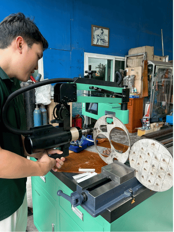 เครื่องต๊าปเกลียวไฟฟ้า